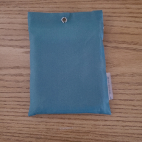 Mini Travel Pouch with Accessories - Picture 11 of 14